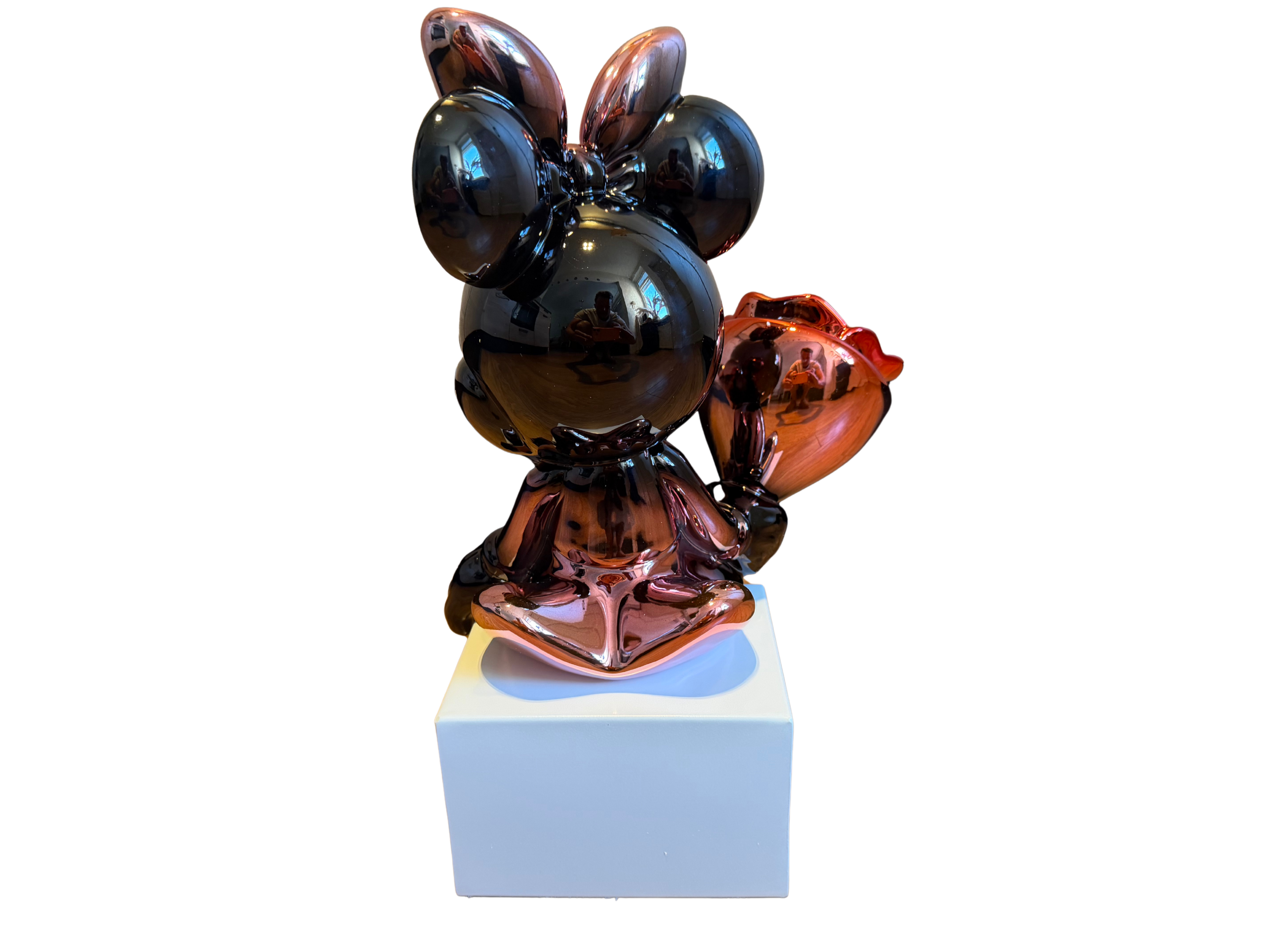 Mini Mouse met Roos op Sokkel (40 cm)